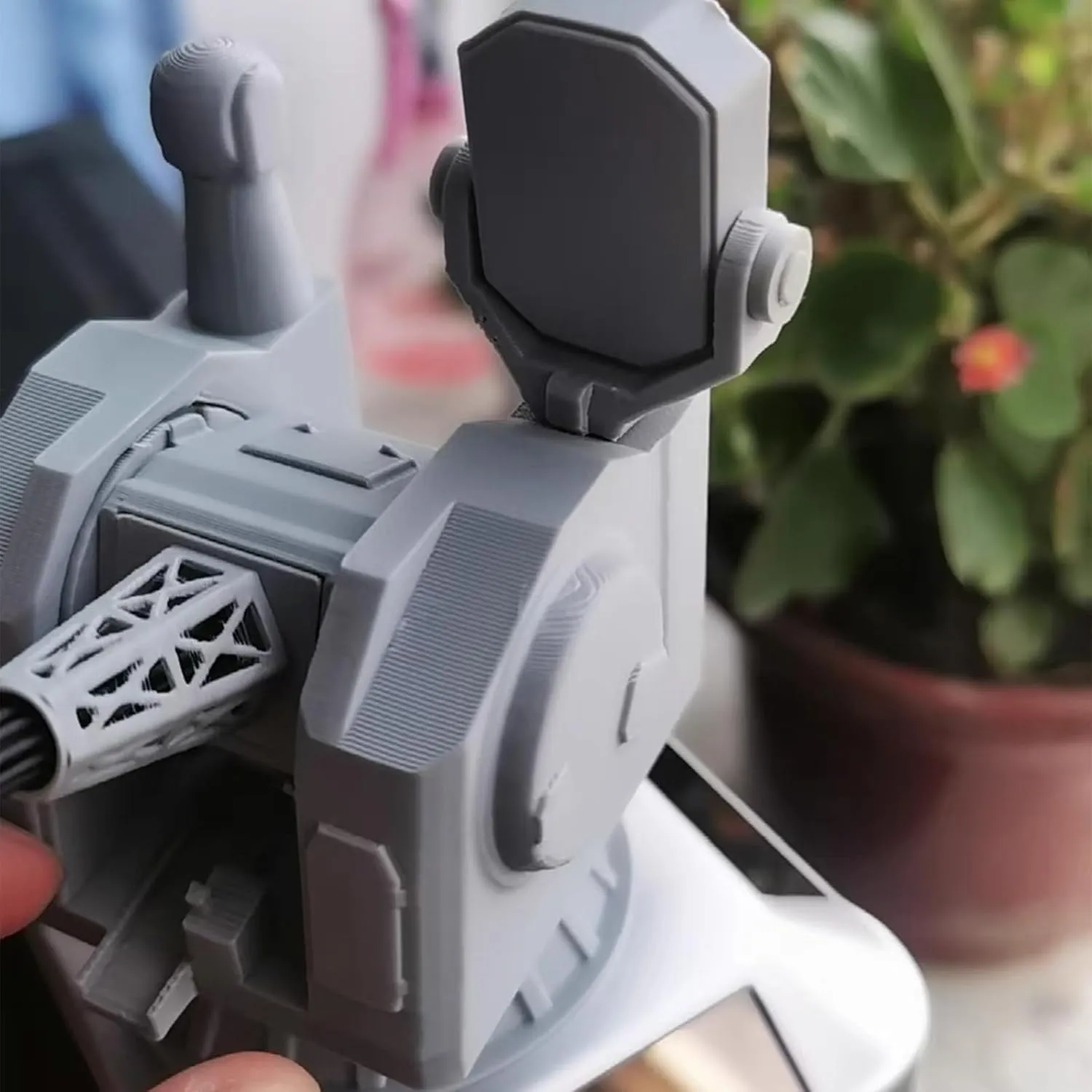 3D-Printed Solar-Powered Military Model Rotating Ornament, Military Model Car Toy Ornament, Solar Powered Automatic Rotation, for Military Enthusiasts (Style A)