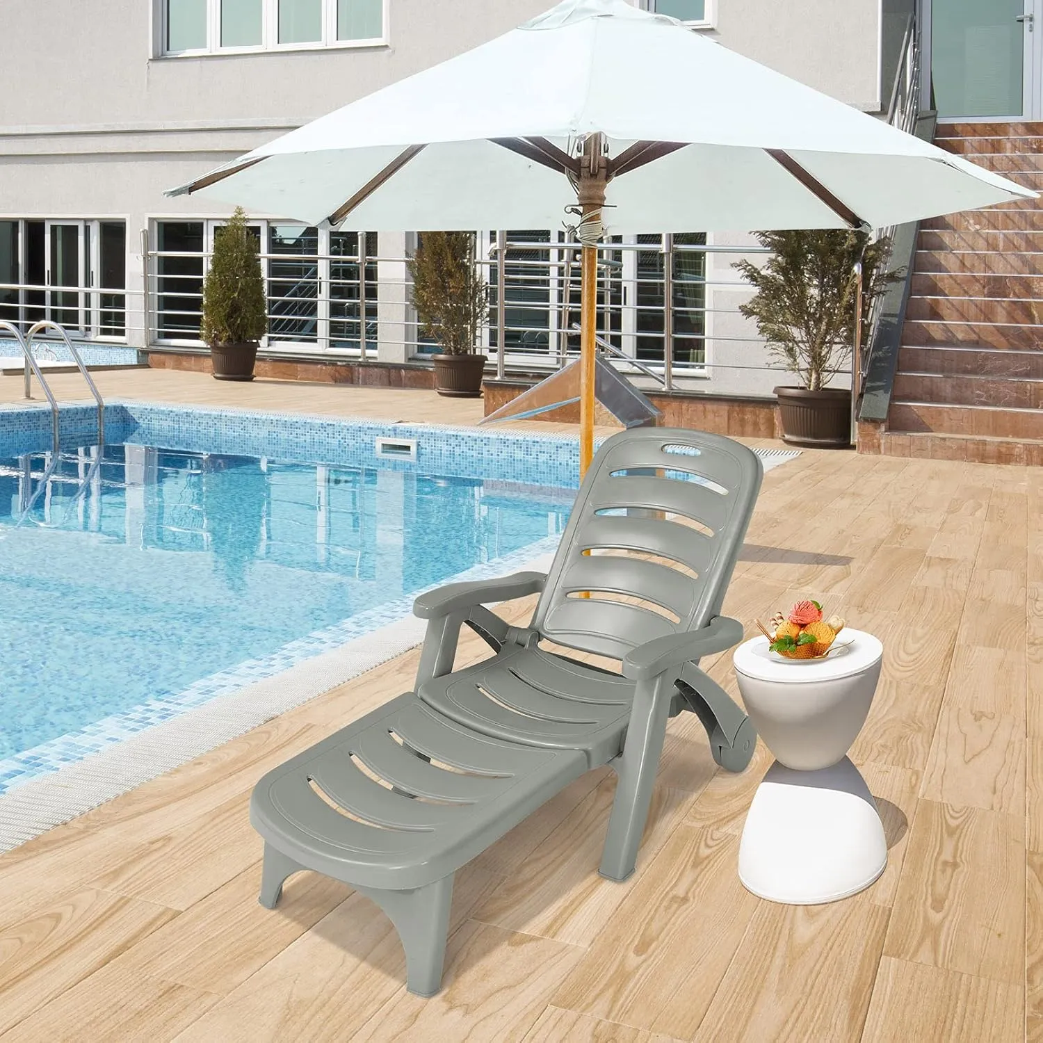 Giantex Patio Chaise Lounge Recliner on Wheels, Folding Deck Chair with Armrests, 5 Adjustable Positions for Poolside, Yard, Garden Rolling Outdoor Lounger Sunbathing Beach Chair(1, Gray)