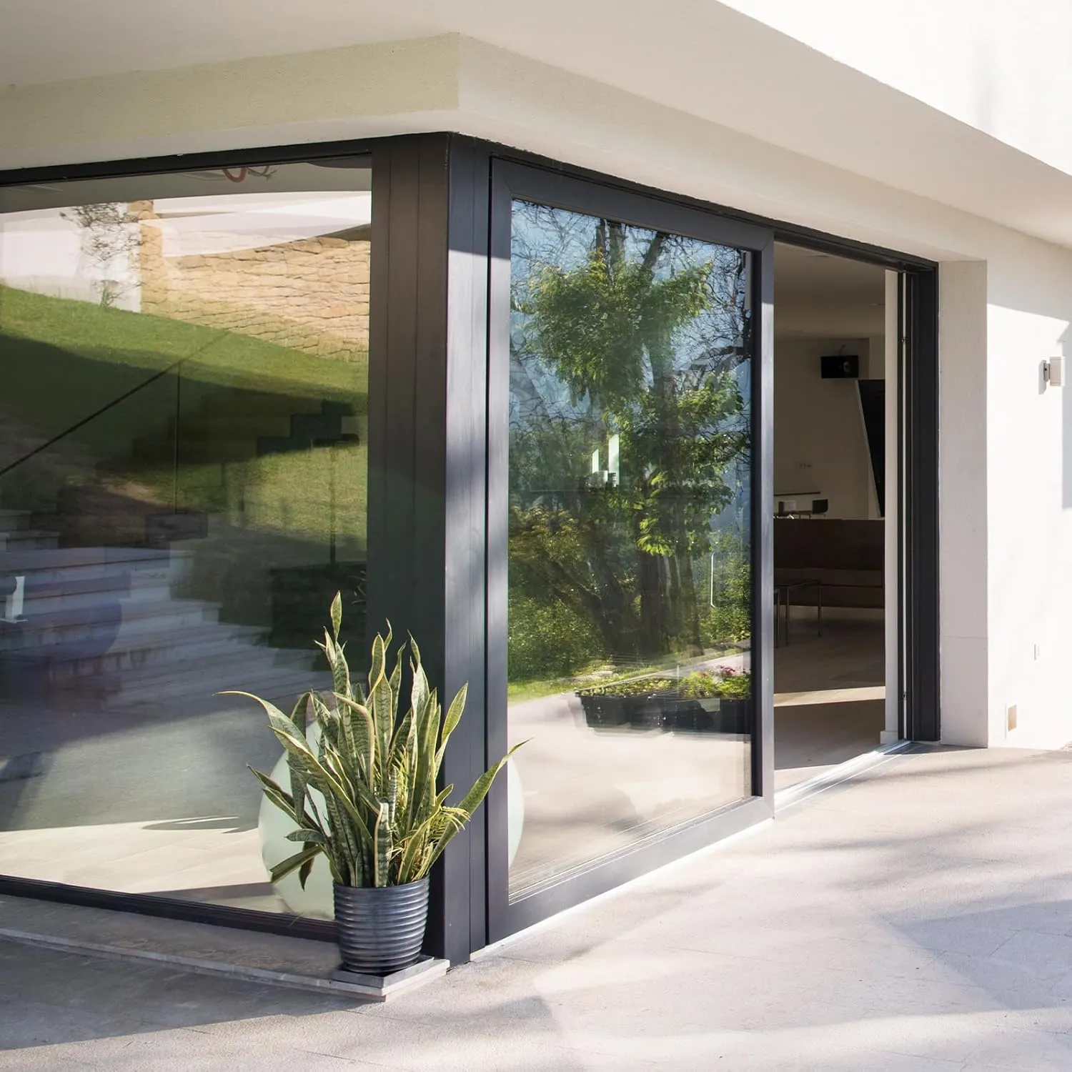 Homein One Way Window Privacy Film, Heat Blocking Reflective Mirror Window Tint for Home See Out Not in, Sun Blocker UV Protection Peel and Stick House Glass Door, 35.4 in X 13.1 Feet, Black