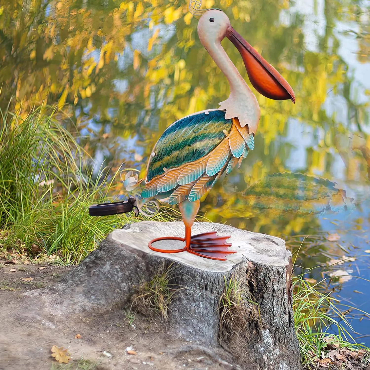 HONGLAND Solar Metal Pelican Statues Garden Sculpture & Statues, Glass Outdoor Pelican Yard Art Coastal Ocean Bird Decor Lawn Ornament for Backyard Porch Patio Decor（19 Inch）
