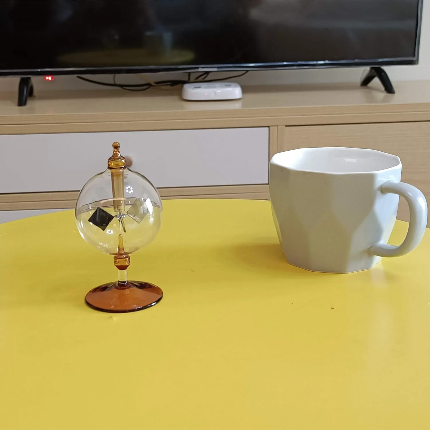 Solar Powered Physics Radiometer Toy, Handmade Glass Windmill, 8 cm x 8 cm x 12 cm, Adult, Teen