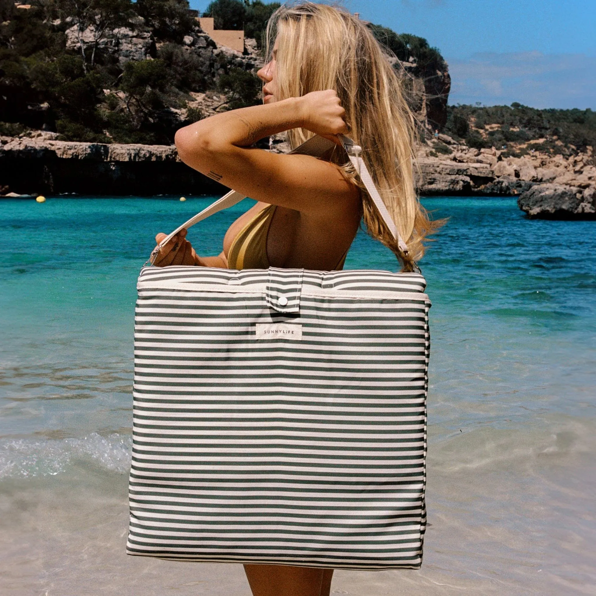 Sunnylife / Reclining Beach Chair - The Vacay Olive