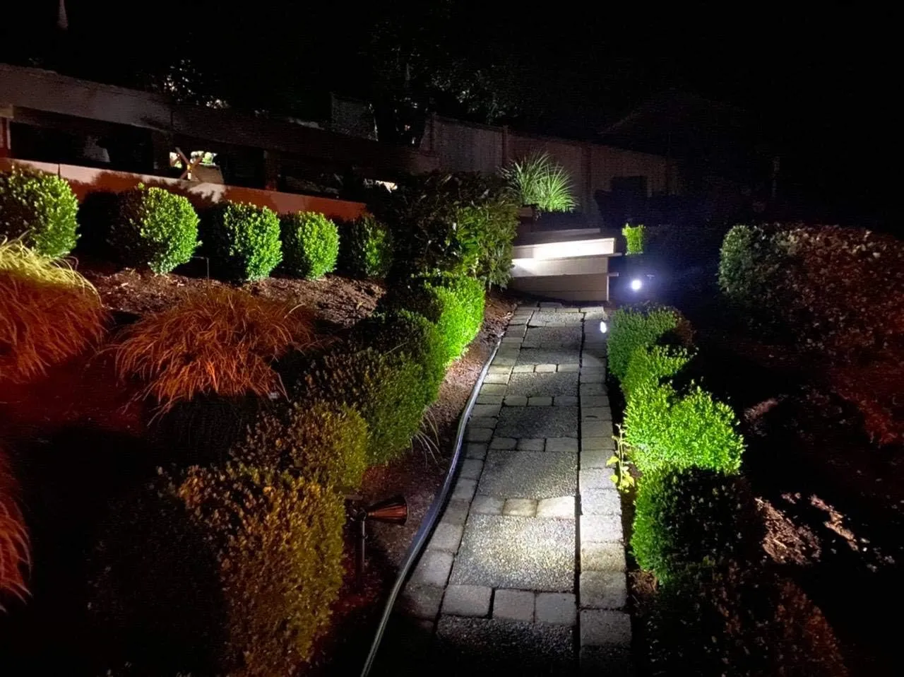 URPOWER Solar Lights Outdoor, 2-in-1 Waterproof Adjustable Solar Spotlights Outdoor Wall Light, Dusk-to-Dawn Solar Powered Landscape Lights for Backyard/Garden/Pathway/Pool/Porch (4Pack, Cool White)